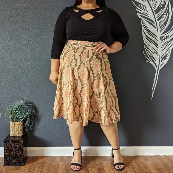 Attention Snake Skirt - Picture 7 of 7